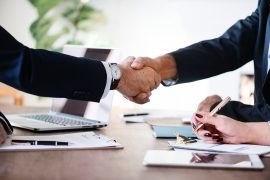 Reprezentacja przedsiębiorców w postępowaniach przedsądowych, negocjacjach umów, jak i w postępowaniach przed sądem. Są to sprawy związane z innymi podmiotami gospodarczymi, sprawy z zakresu prawa zamówień publicznych, jak i sprawy wewnętrzne spółek.